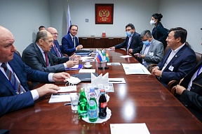 En el marco del 76 período de sesiones de la Asamblea General de la #ONU, el Canciller ruso Serguéi #Lavrov se reunió con el Presidente de #Bolivia @LuchoXBolivia