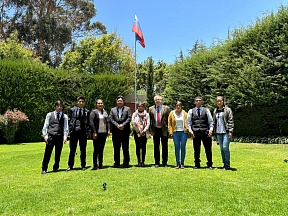 Estudiantes potosinos visitan la Embajada Estudiantes potosinos visitan la Embajada