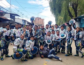 Compatriotas en el Carnaval de Oruro Compatriotas en el Carnaval de Oruro